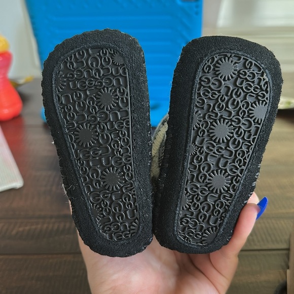 NIB UGG Black and White Kids Boots - Picture 6 of 8